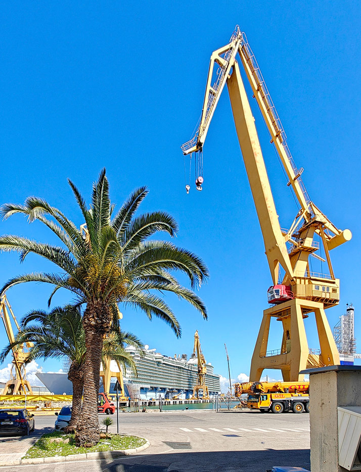 Allure of the Seas bei Navantia in Cadiz
