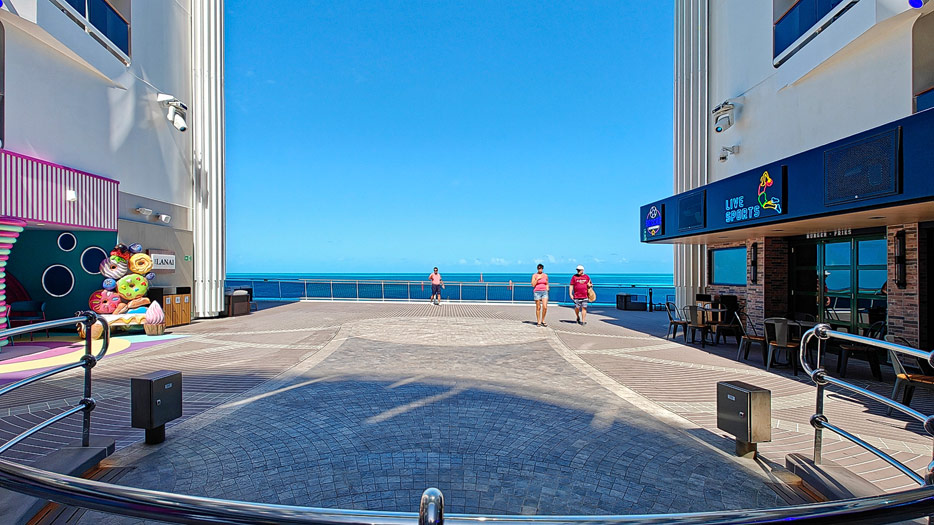 World Promenade, The Lanai