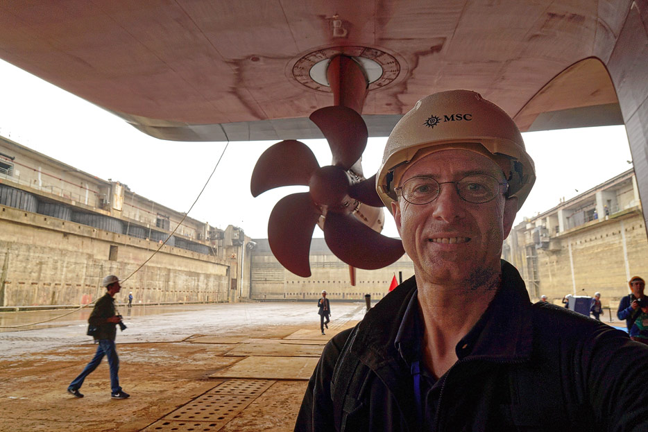Gelegentlich ging eine Reise auch <em>unter</em> und nicht <em>auf</em> ein Kreuzfahrtschiff, wie hier die MSC Bellissima in der französischen Werft Chantiers de l’Atlantique (damals noch STX France).