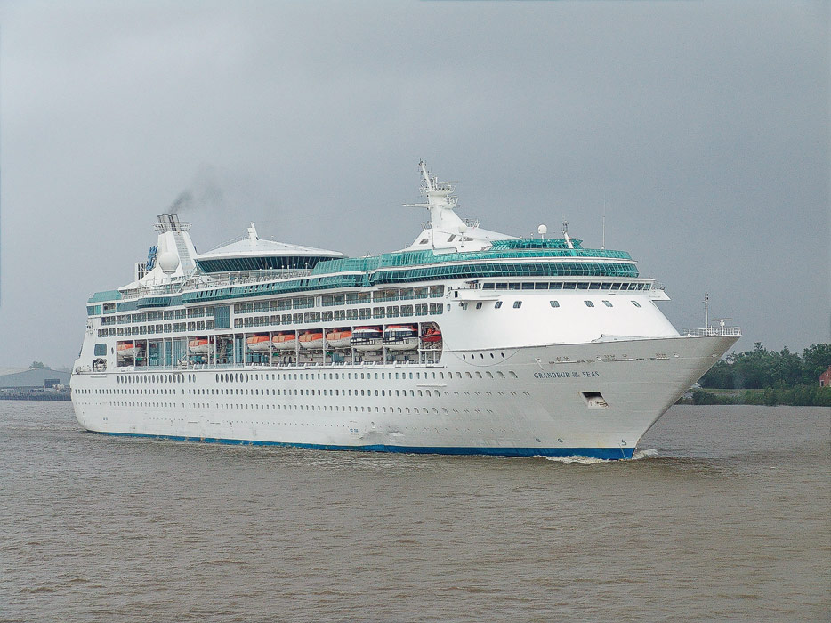 Die Grandeur of the Seas auf dem Mississippi bei New Orleans