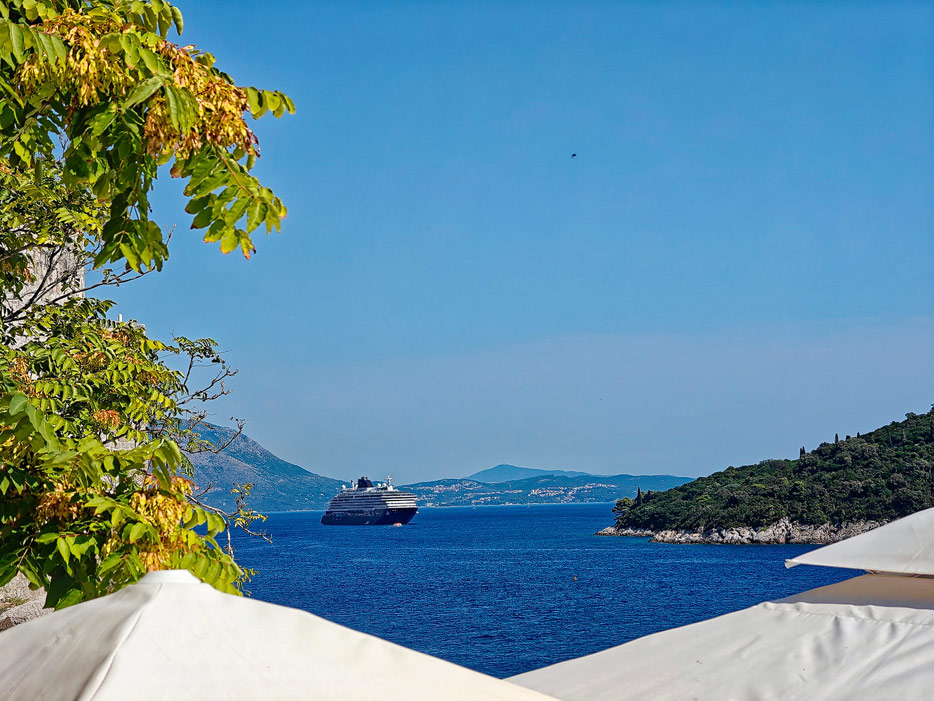 Explora I vor Anker bei Dubrovnik