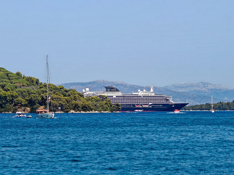 Explora I vor Anker bei Nydri, Lefkada
